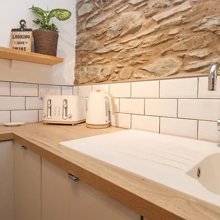 The Wonky Burrow Apartment Windermere