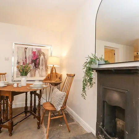 The Wonky Burrow Apartment *