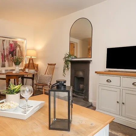 Apartament The Wonky Burrow