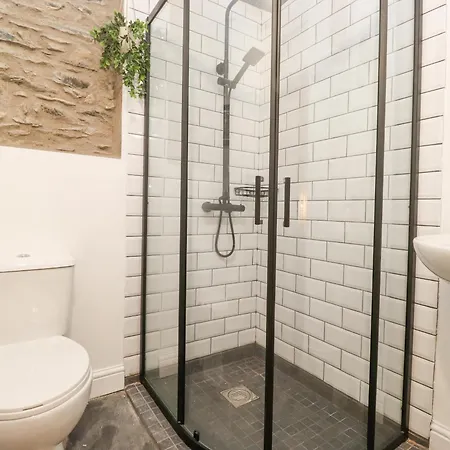 Apartament The Wonky Burrow *