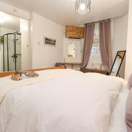 Apartament The Wonky Burrow *